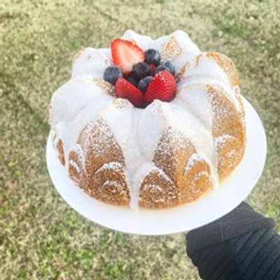 Pistachio Bundt cake 