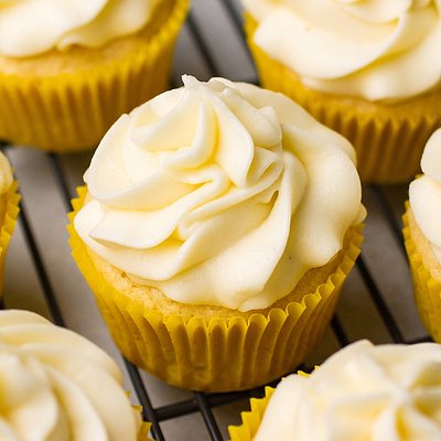 Lemon Cream Cupcake 
