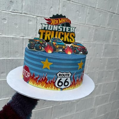 8" Round Cake Extra Tall (40 Servings)