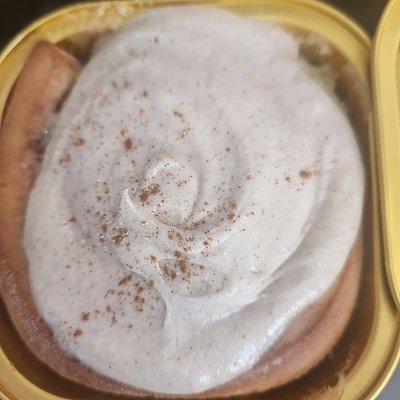Cinnamon Rolls Single