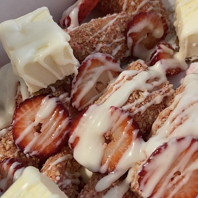 Strawberry 🍓 Crunch Cheesecake Apple 🍎 Salad