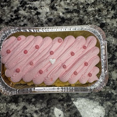 Daisy Bakes’ Signature Single-Serve Vanilla Cake