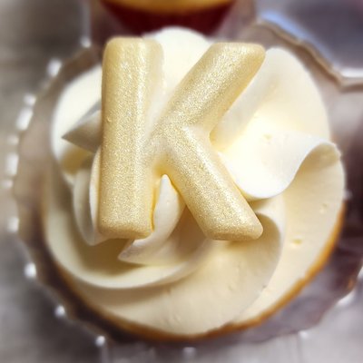Half Dozen Vanilla Cupcakes 