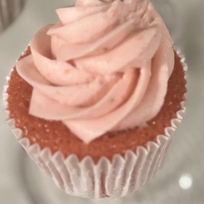 12 Strawberry Cupcakes