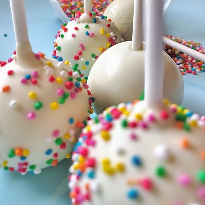 1 Dozen Cakepops (Plain Dipped + 100's & 1000's)