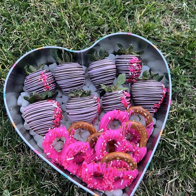 8ct Strawberry Heart Tin 