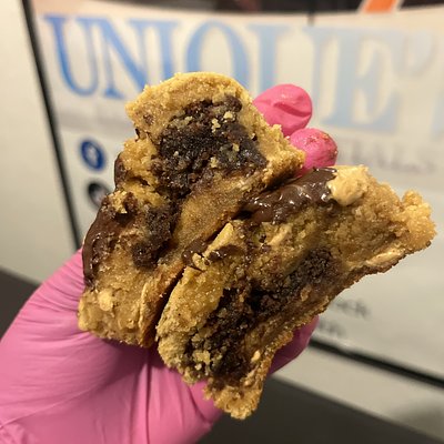 Peanut Butter Brownie Bomb🥜🍫