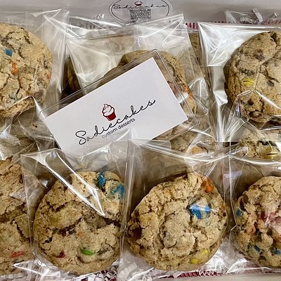 M&M Chocolate Chip Cookies 3oz Cookies (Box Of 6)