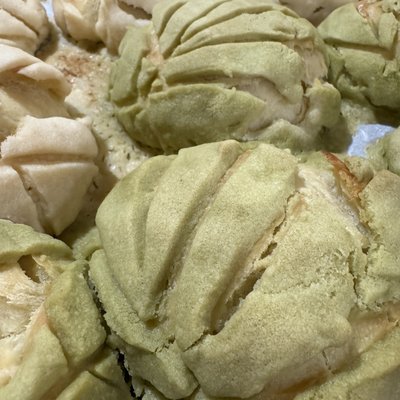 Matcha Sourdough Conchas 8ct
