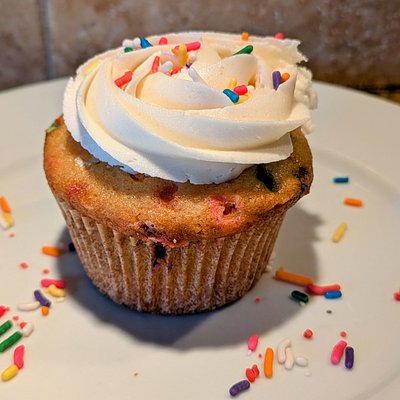 Funfetti Cupcakes With buttercream Frosting (1 Dozen)