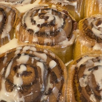 Pumpkin Cinnamon Rolls (Seasonal)