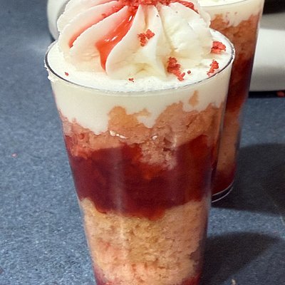 Strawberry Lovers Cake Shooters 