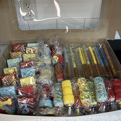 D🧁mn Desserts Deluxe Treat Package 
