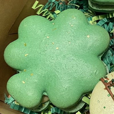 Lucky Charms Macaron