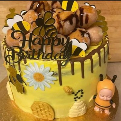 Bumble bee theme cake with Donut Holes