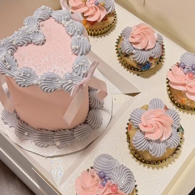 4" bento cake and 5 cupcakes 
