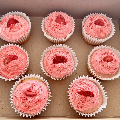 Strawberries & Cream Cupcakes