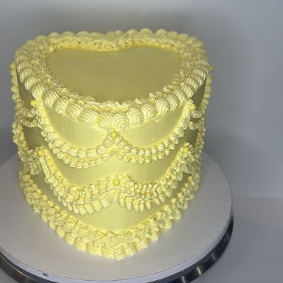 8 Inch Heart vintage cake 