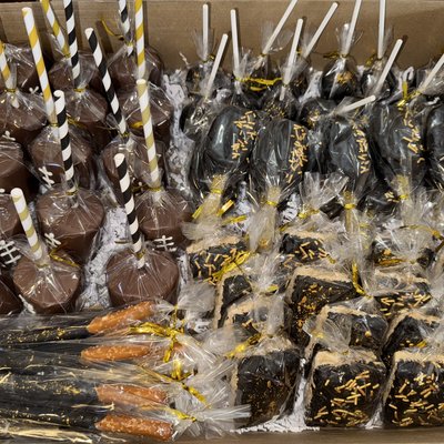Black And Gold Treat Box Set ! 