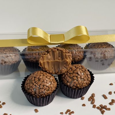 Gift clear box with 4 brigadeiros 