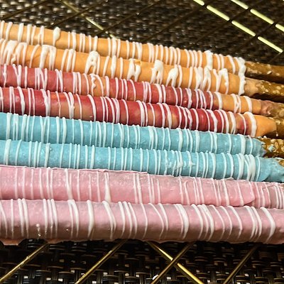Chocolate Covered Pretzels Basic 1/2 Dozen