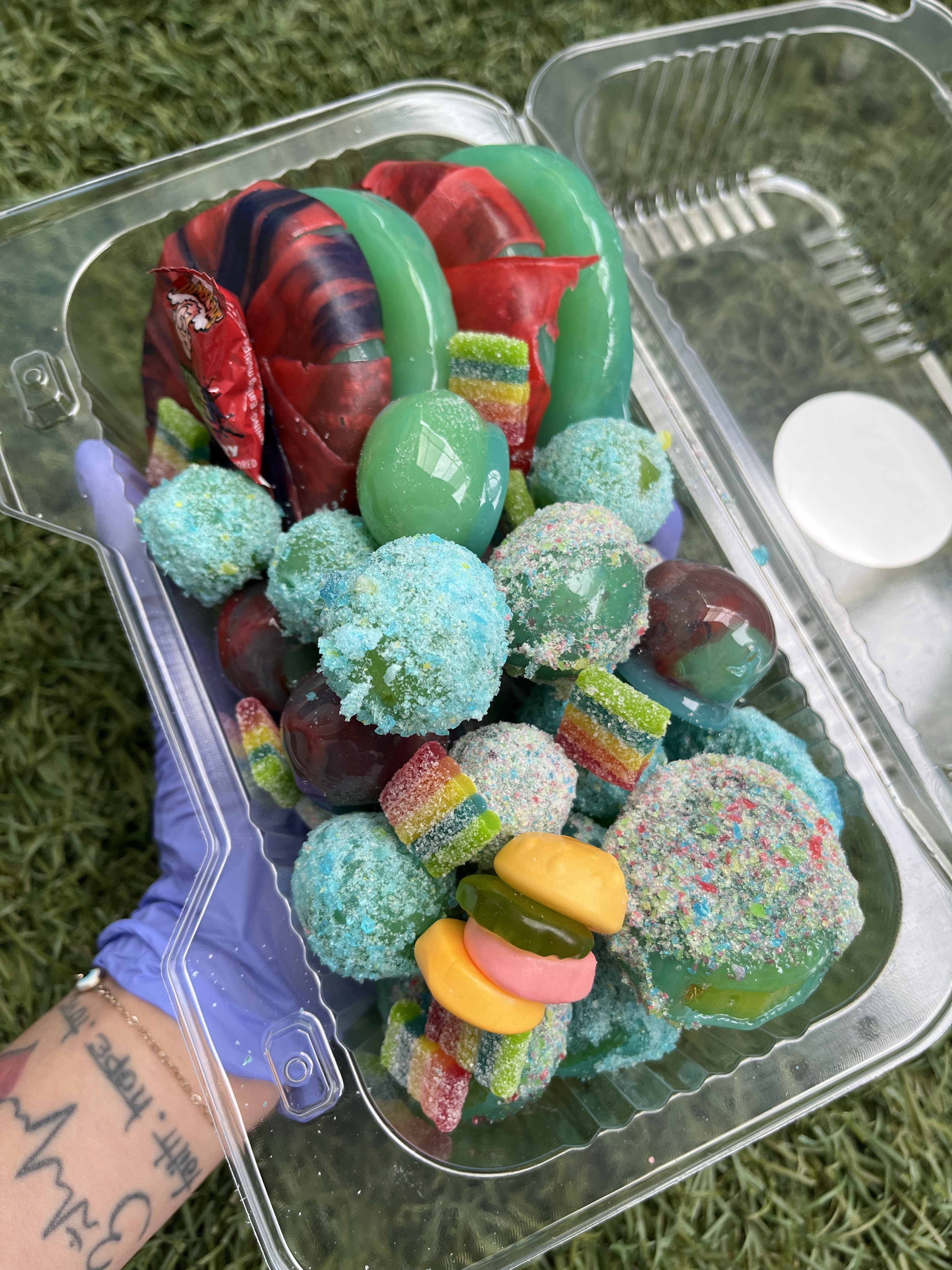 Medium Tray - 3 Fruits & 1 Flavor 3 Toppings