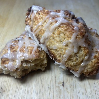 (4) Apple Cinnamon Sourdough Scones
