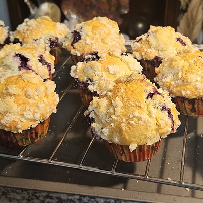 Muffins W/Crumb Topping - 1/2 Dozen