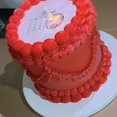 BURN AWAY CALENDAR CAKE 🔥- ROUND- (round cake with calendar that burns).
