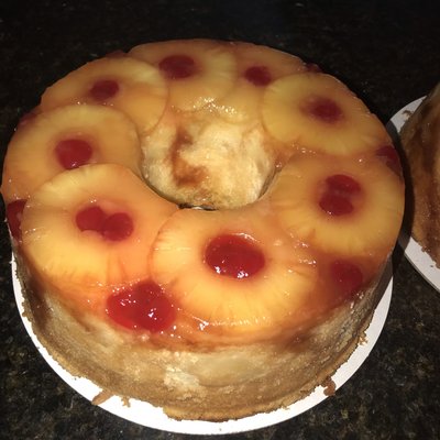 Pineapple upside down pound Serving 20-25