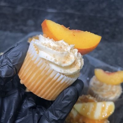 Peach Cobbler Cupcakes
