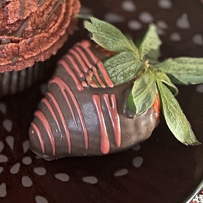 Dark Chocolate dipped Strawberries- Dozen