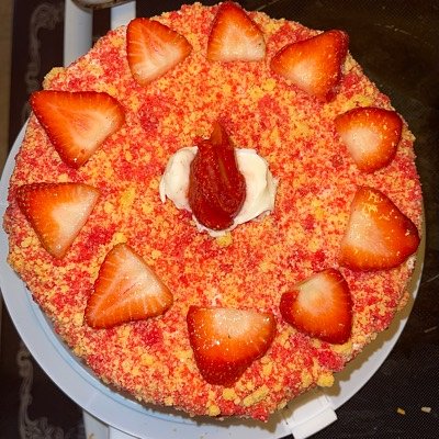 Strawberry 🍓 Cheesecake Crunch This Is Two Layers  Of Strawberry Cake With A Middle Layer Of Cheesecake 