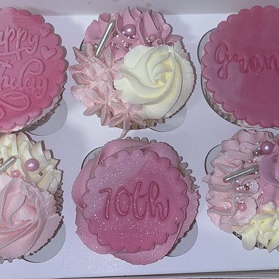Cupcakes with Personalised fondant toppers