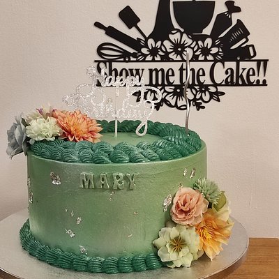 Custom Cake 30-35 Servings 