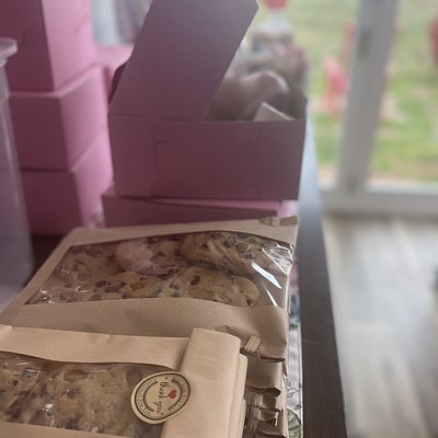 12 Carmel Bite Chocolate Chip Cookies With Drizzle Of Sea Salt