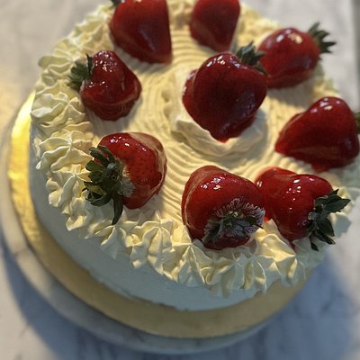 2 Layer Almond Cake With Glazed Strawberries