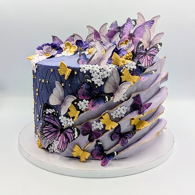 9" 3 Layer Round Tall Serves 36 - 48