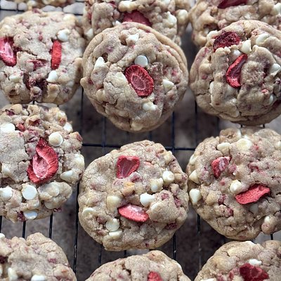 Strawberries & Cream Cookies
