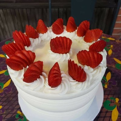 6” Strawberry & Cream