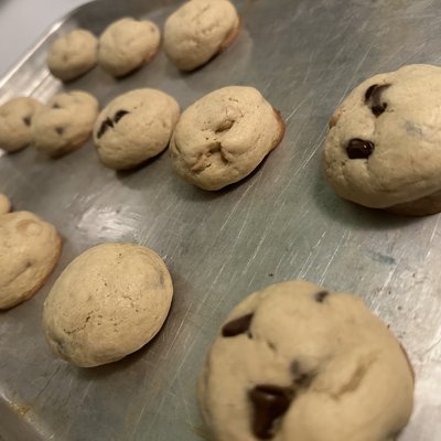 Chocolate & Peanut Butter Chip Cookies - 6 Count 