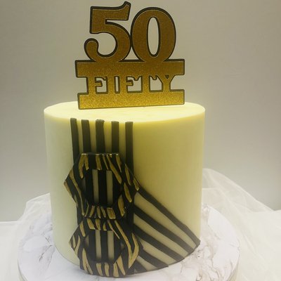 8 Inch Fondant 3 Layers , 6 Inches High