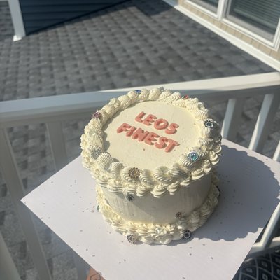 $71.60 6’ Cake & 2 Cupcakes 