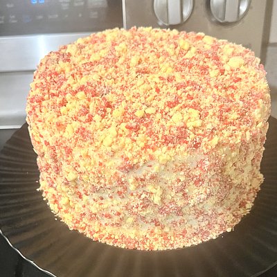 Strawberry Crunch Cake 