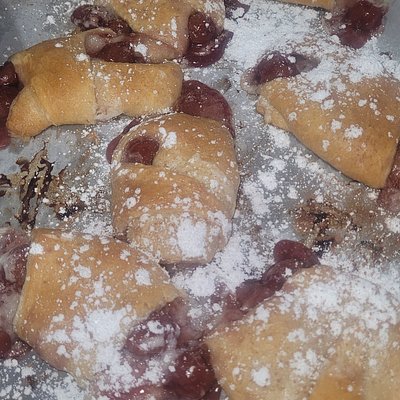 Cherry Cheesecake Rolls 