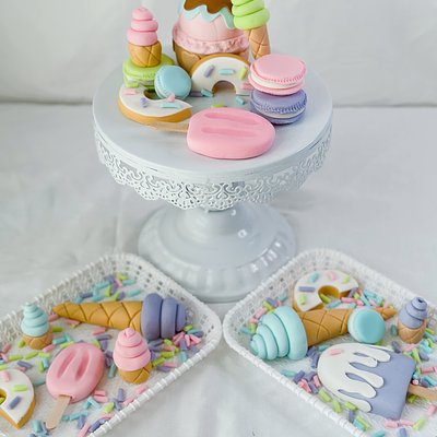 Fondant Cake Toppers & Decorations