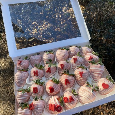 Two Dozen (24) Chocolate Covers 🍓🍫