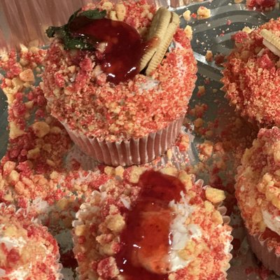 Mel’s Way Strawberry Crunch cupcakes 