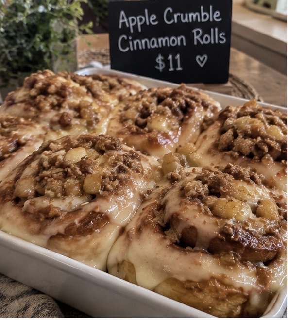 Apple Crumble Cinnamon Rolls