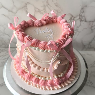 6in heart cake